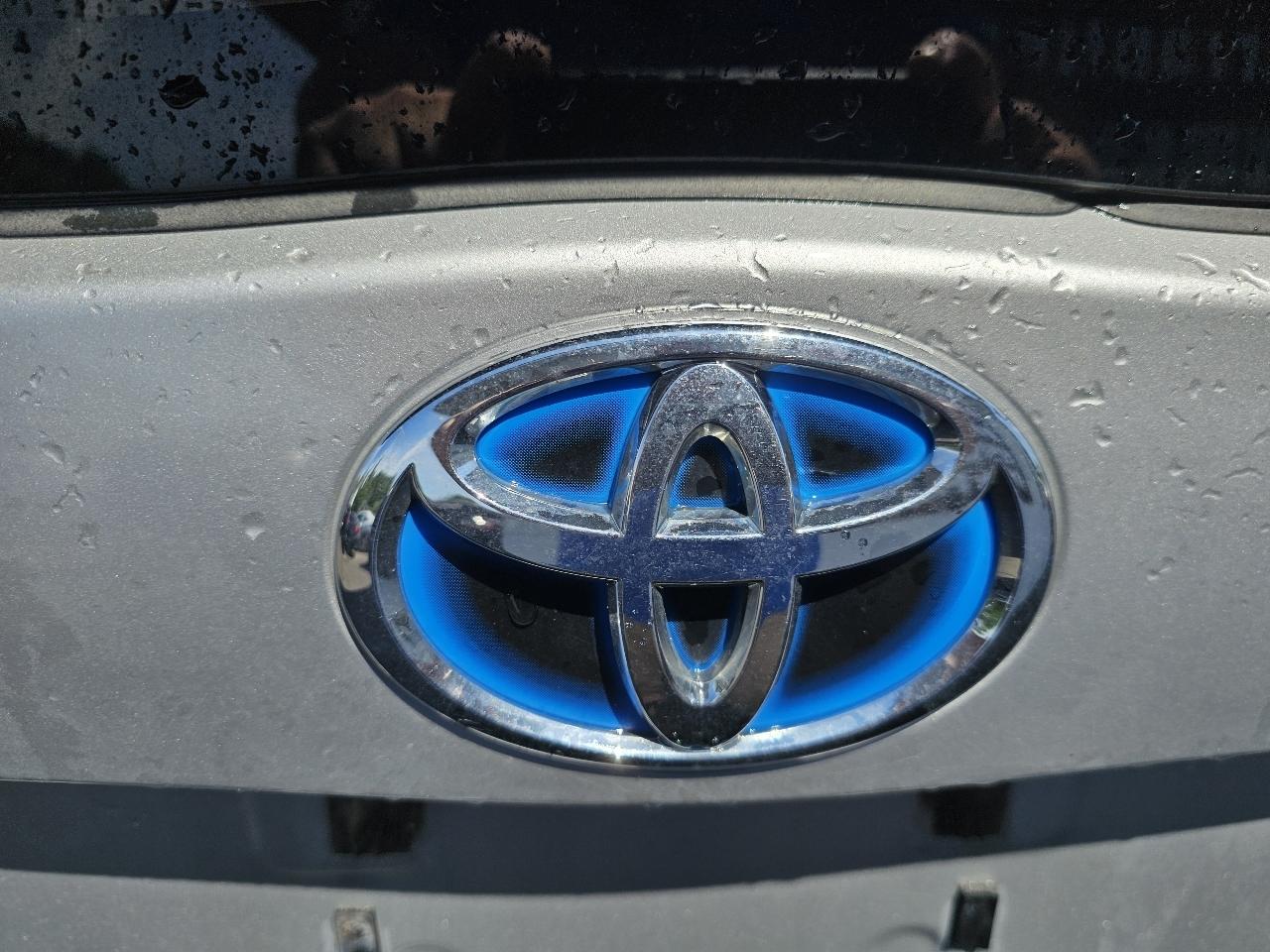 Toyota Prius Prius V 2012