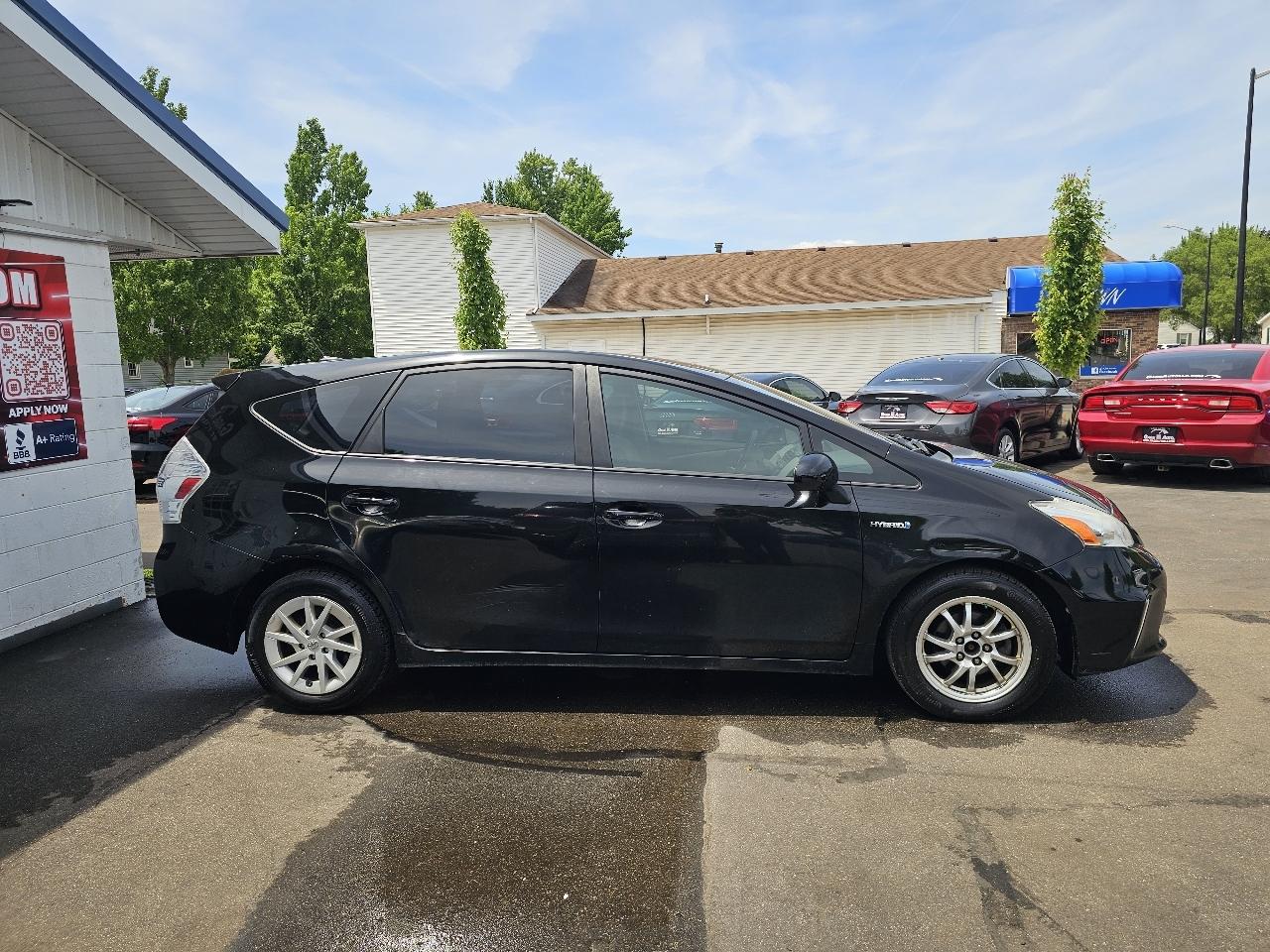 Toyota Prius V Two 2012