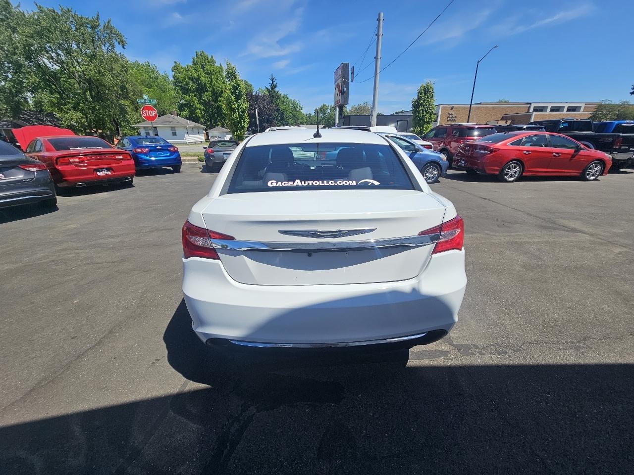 Chrysler 200 LX 2013