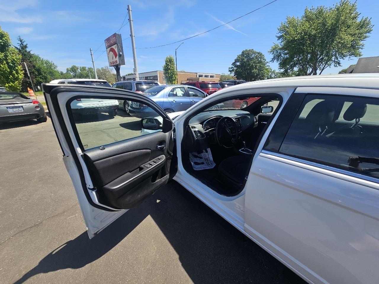 Chrysler 200 LX 2013
