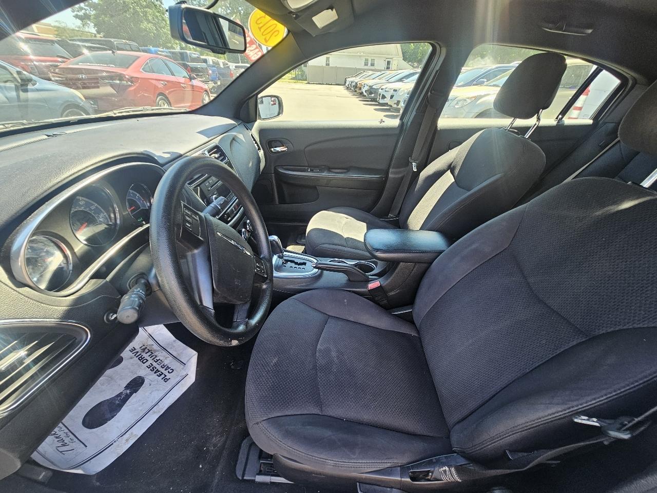 Chrysler 200 LX 2013