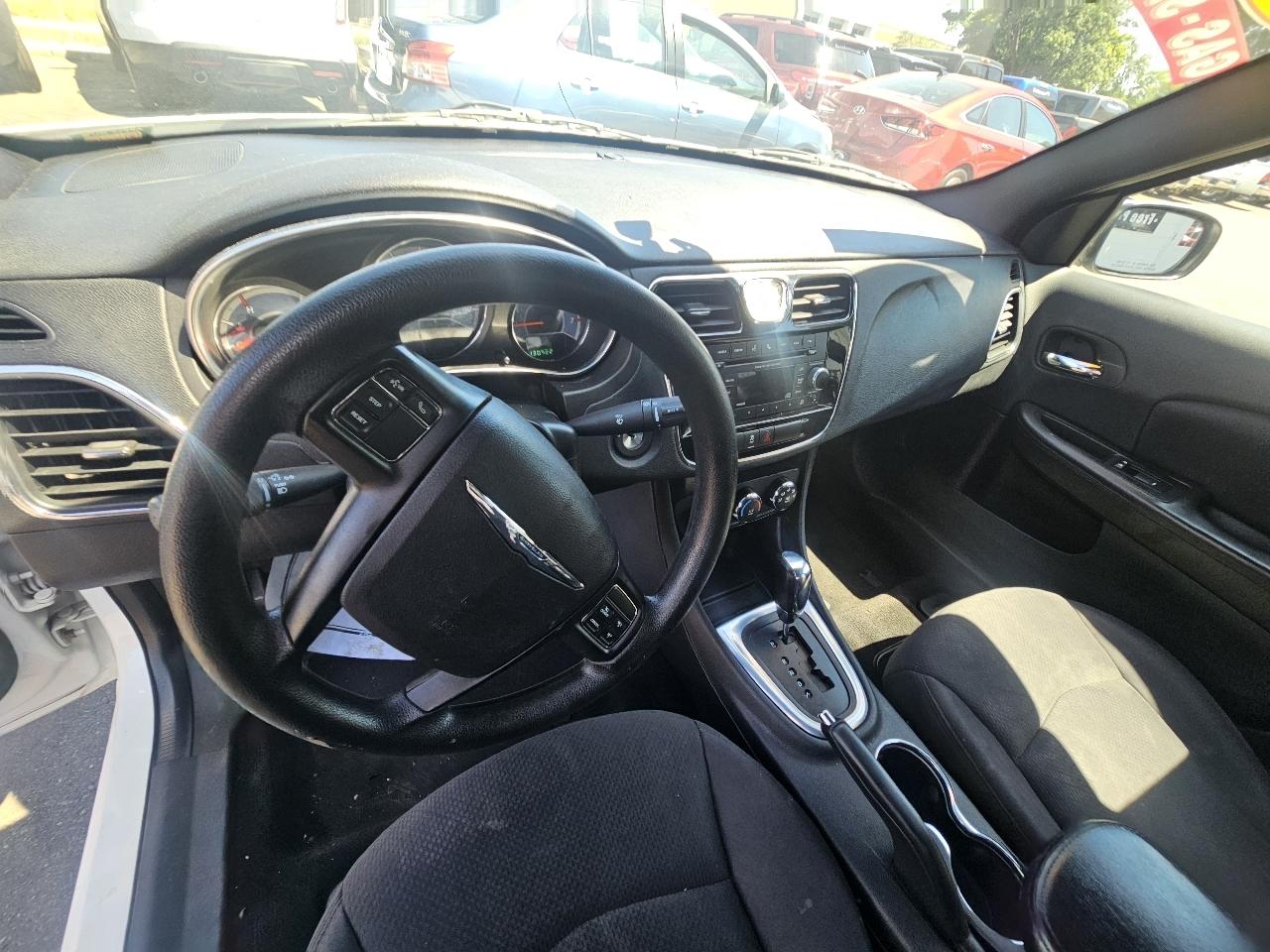 Chrysler 200 LX 2013