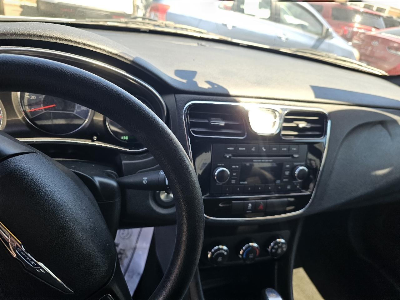 Chrysler 200 LX 2013