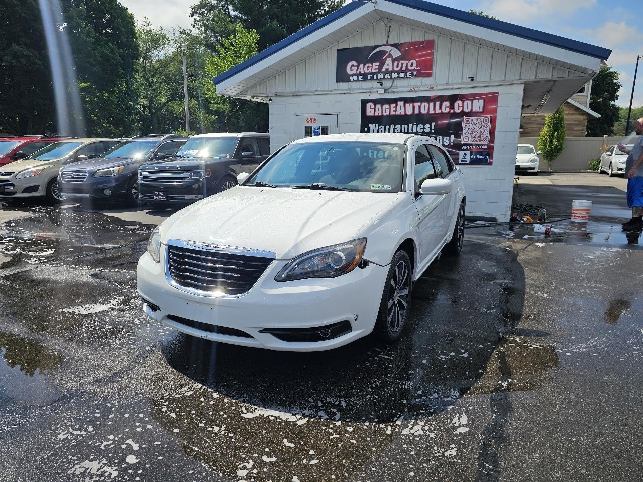 Chrysler 200 Touring 2013