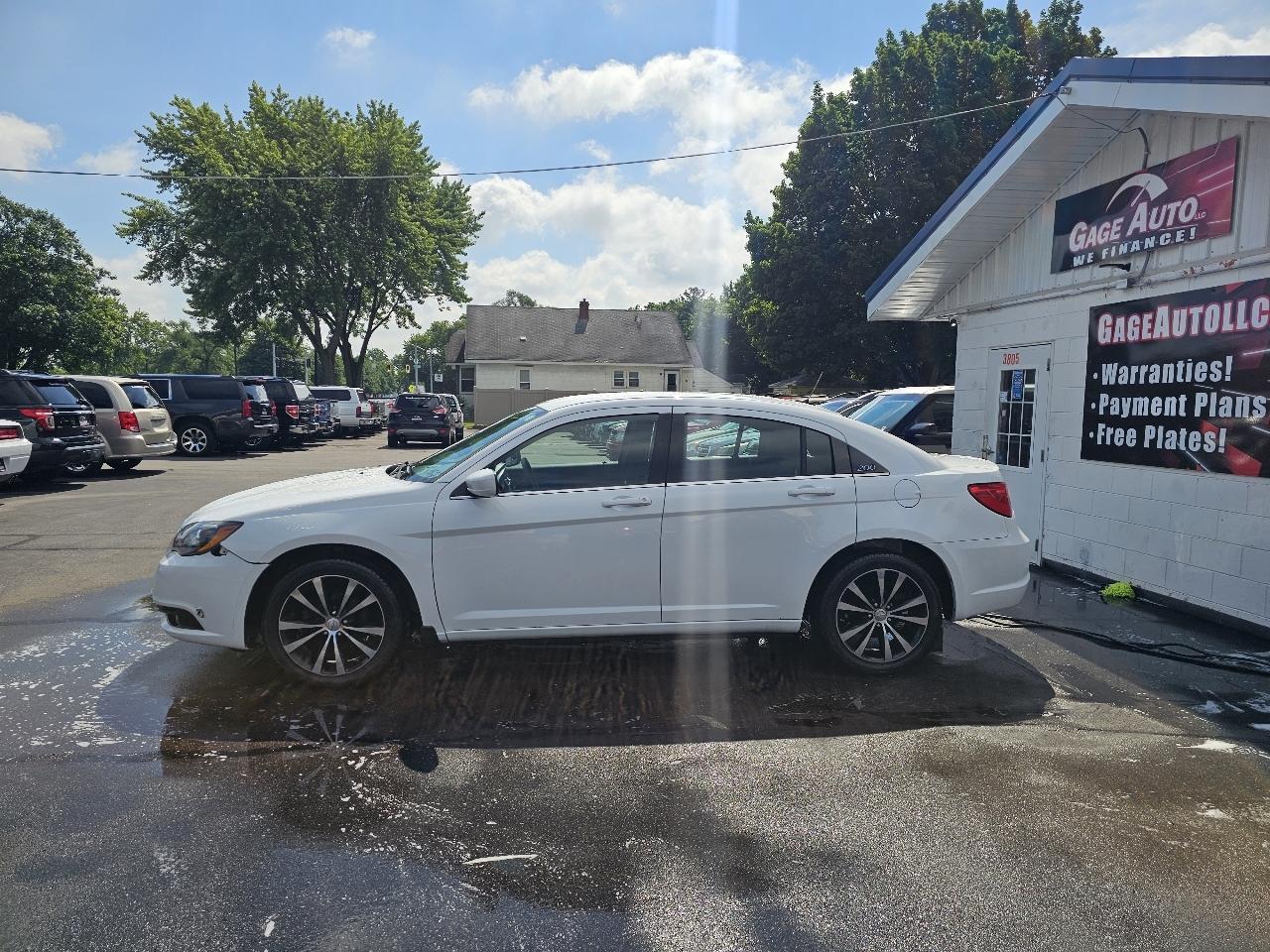 Chrysler 200 Touring 2013