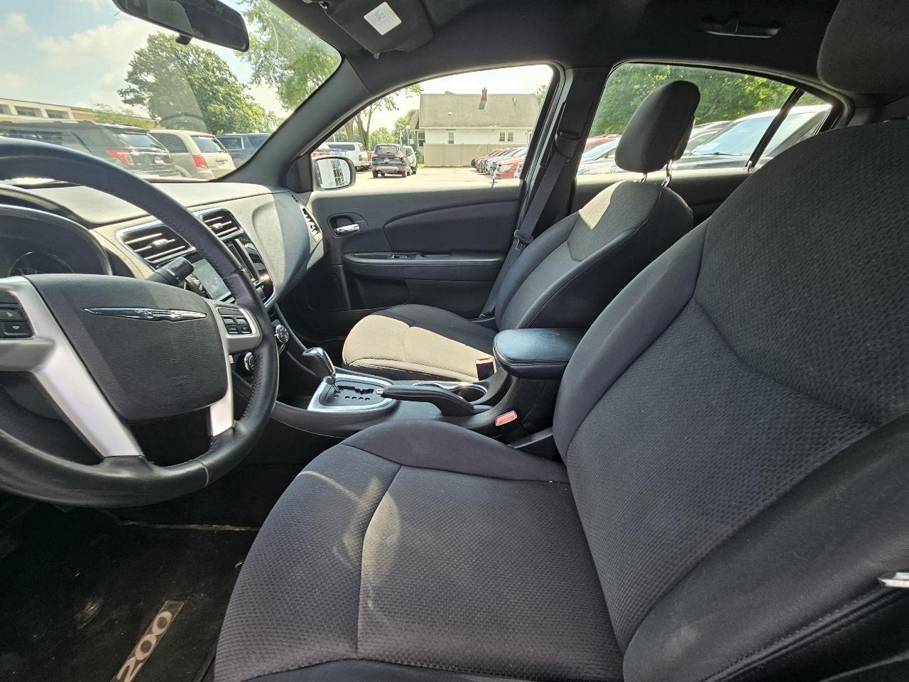 Chrysler 200 Touring 2013