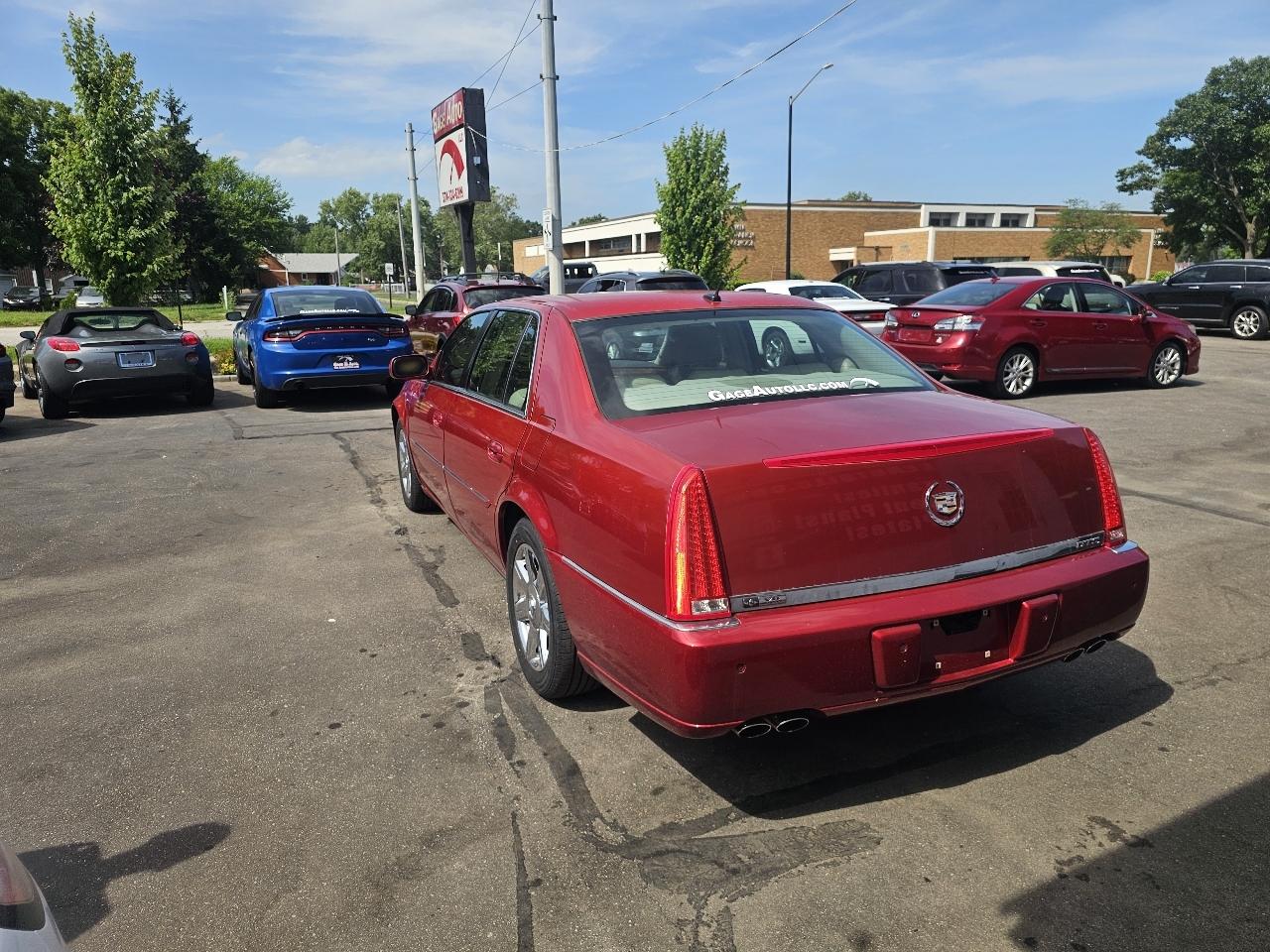 Cadillac DTS Sedan 2007