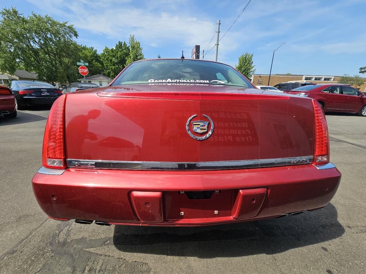 Cadillac DTS Sedan 2007
