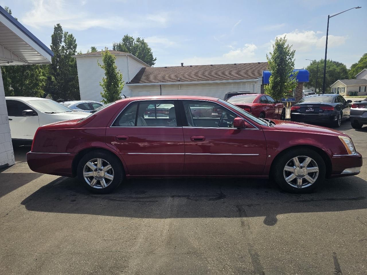 Cadillac DTS Sedan 2007