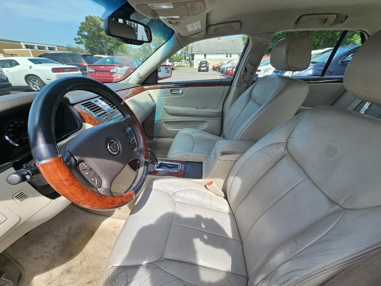 Cadillac DTS Sedan 2007