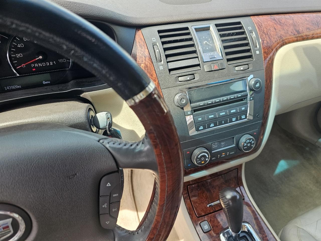 Cadillac DTS Sedan 2007