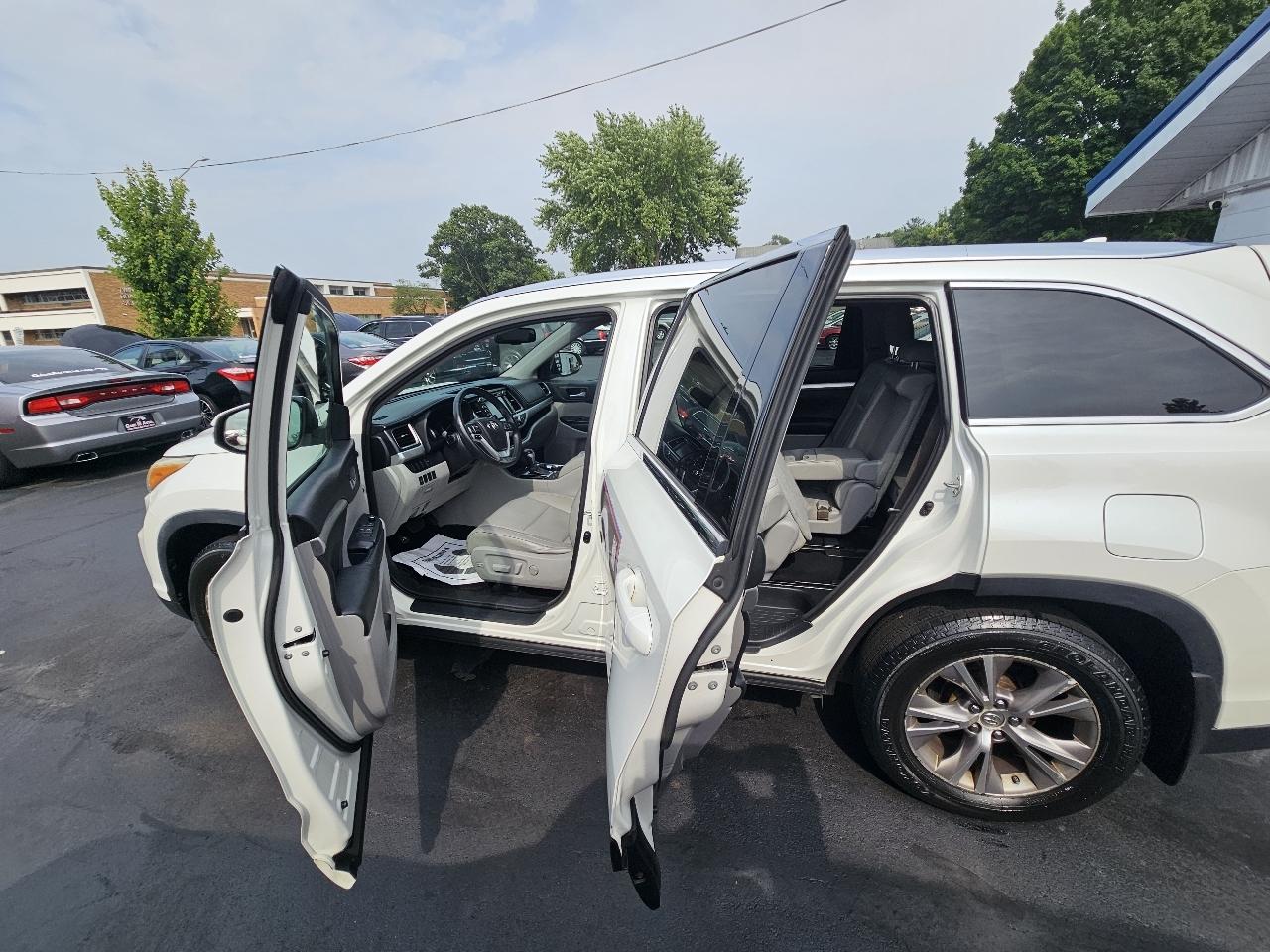 Toyota Highlander XLE AWD V6 2015