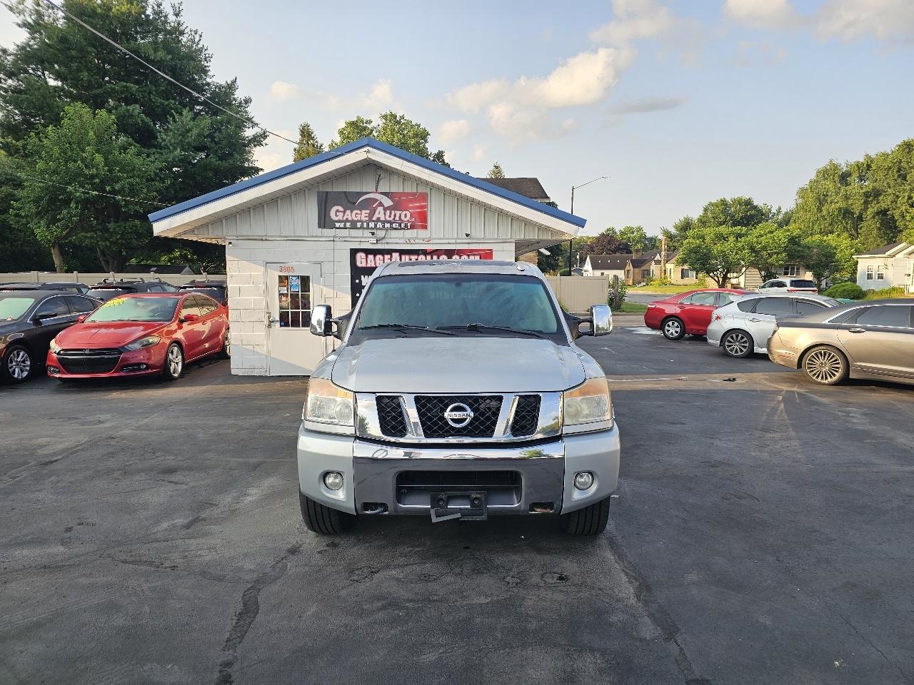 Nissan Titan XE Crew Cab 4WD SWB 2009