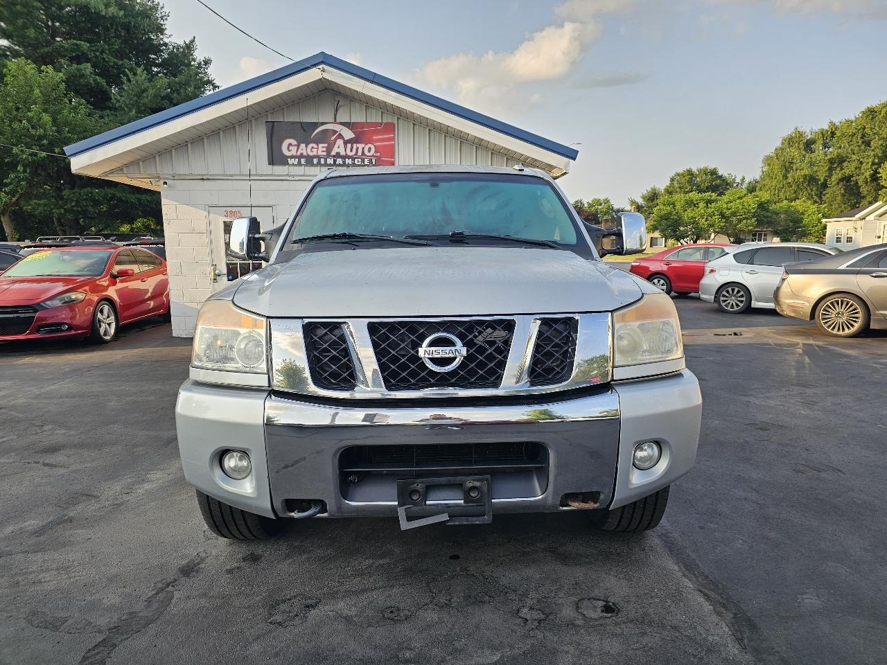 Nissan Titan XE Crew Cab 4WD SWB 2009