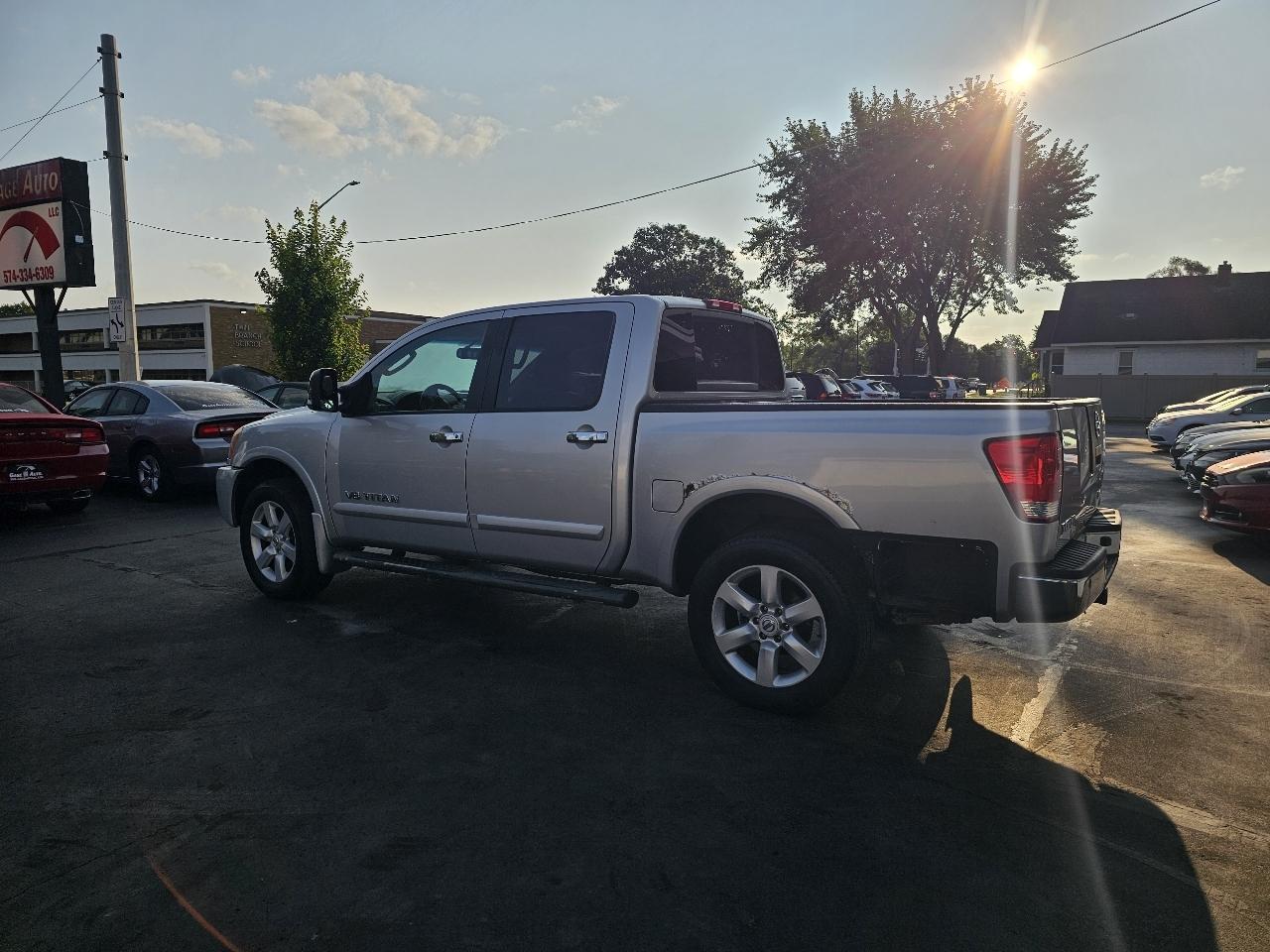 Nissan Titan XE Crew Cab 4WD SWB 2009