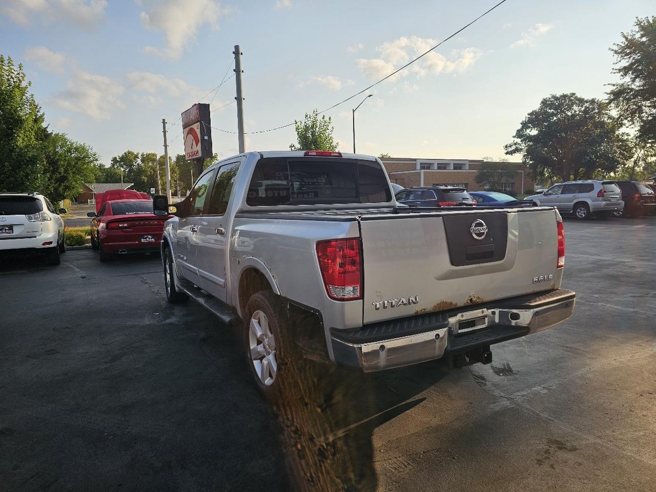 Nissan Titan XE Crew Cab 4WD SWB 2009