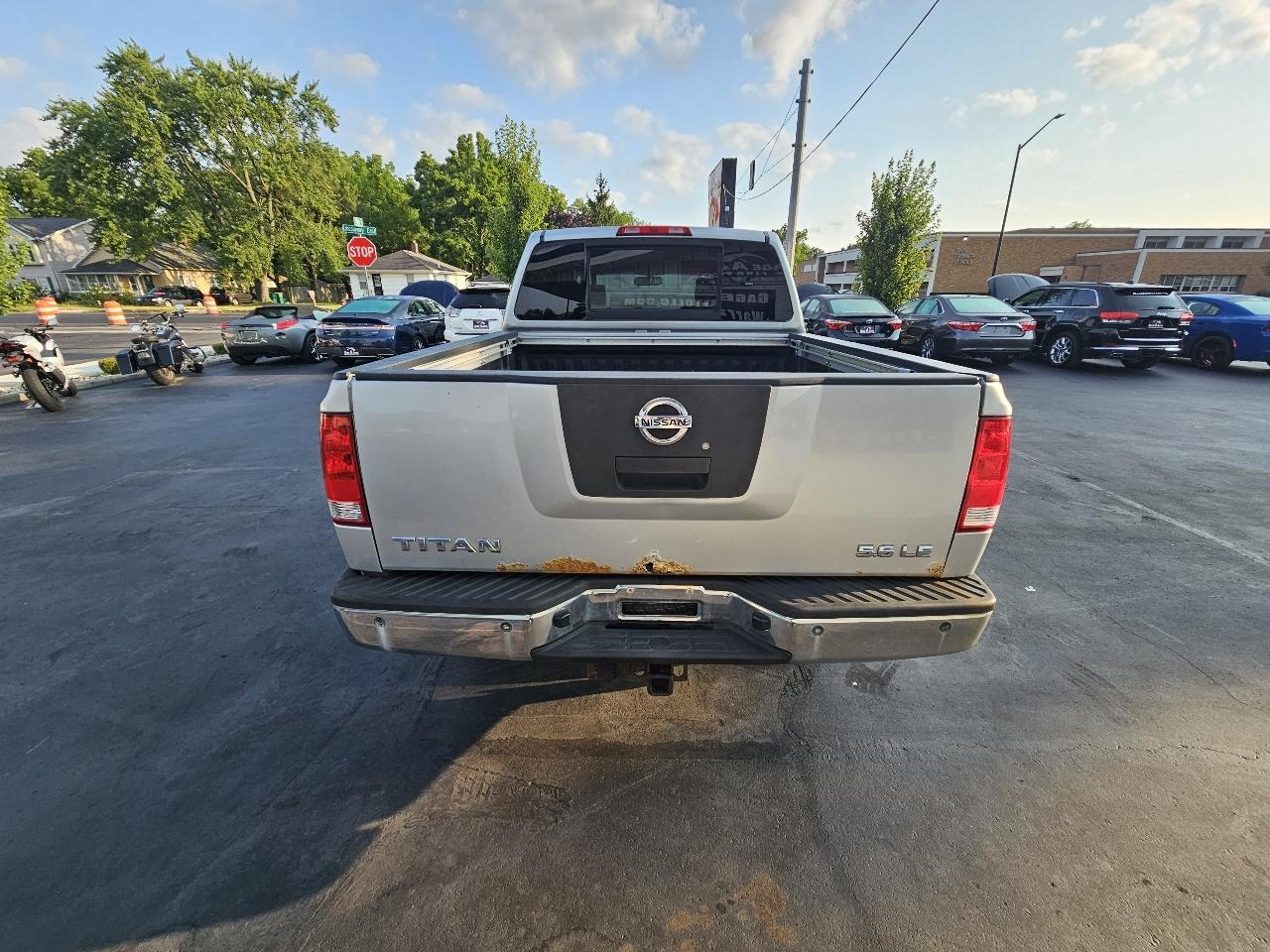 Nissan Titan XE Crew Cab 4WD SWB 2009