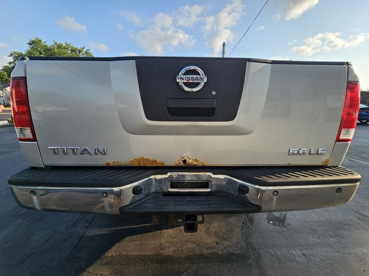 Nissan Titan XE Crew Cab 4WD SWB 2009
