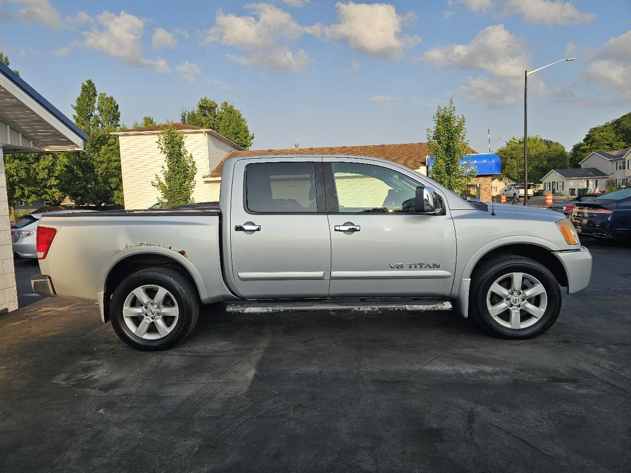 Nissan Titan XE Crew Cab 4WD SWB 2009