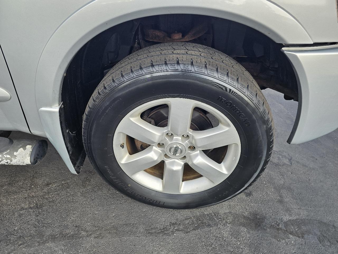 Nissan Titan XE Crew Cab 4WD SWB 2009