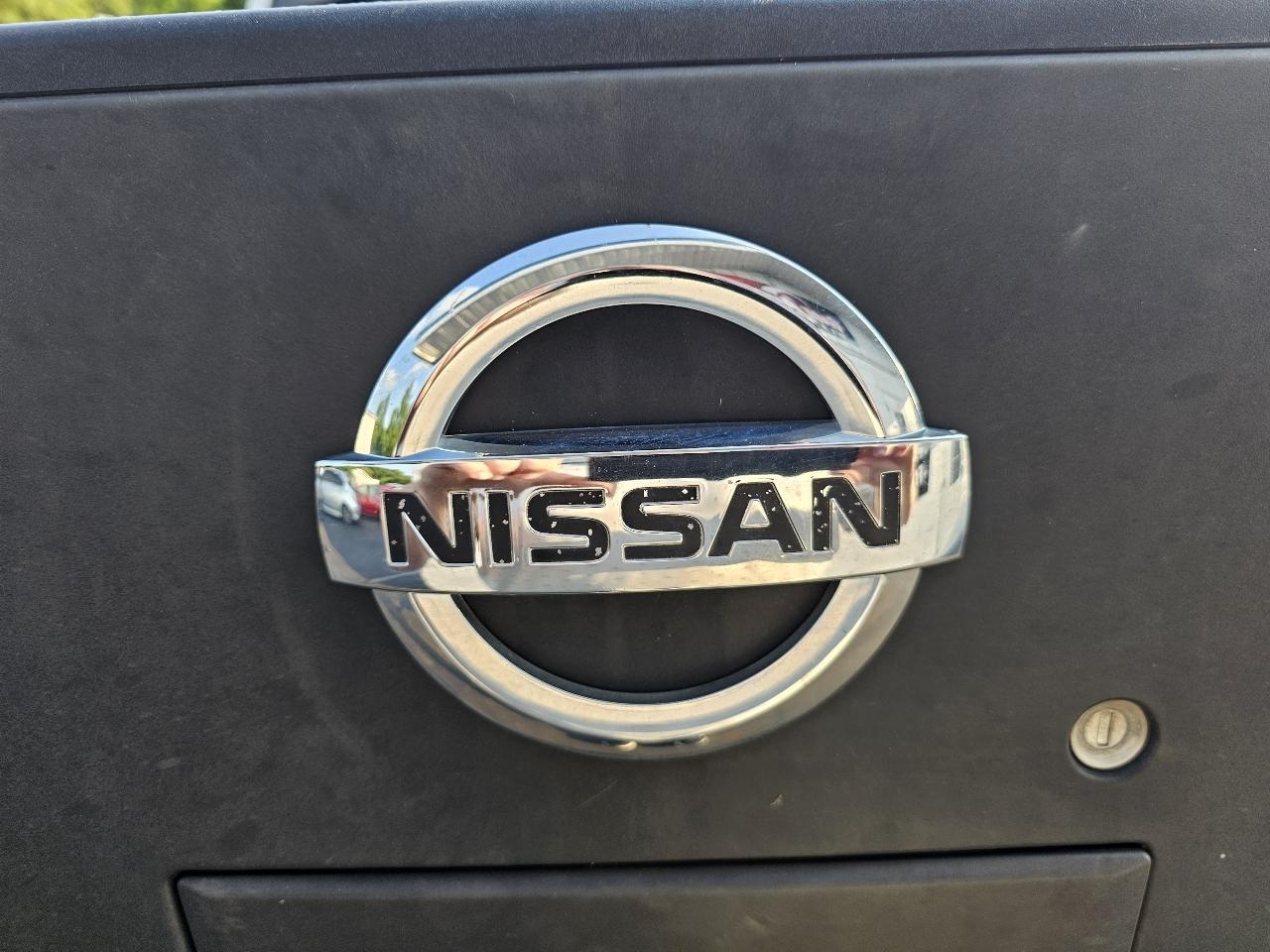 Nissan Titan XE Crew Cab 4WD SWB 2009