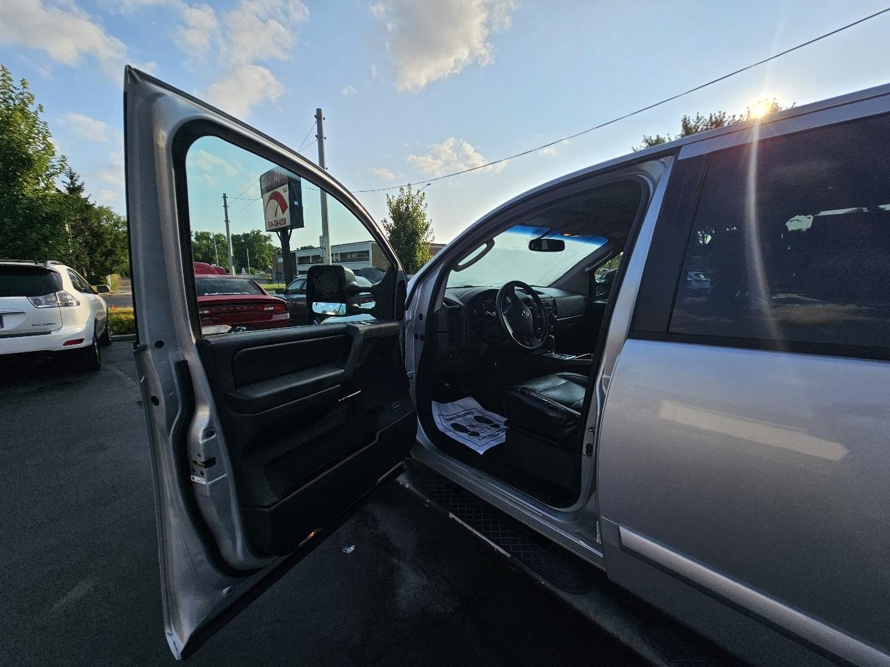 Nissan Titan XE Crew Cab 4WD SWB 2009