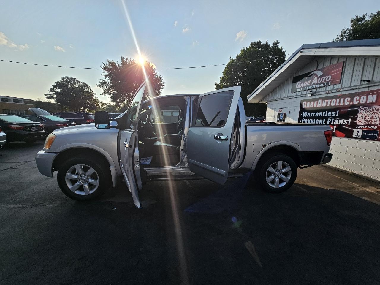Nissan Titan XE Crew Cab 4WD SWB 2009