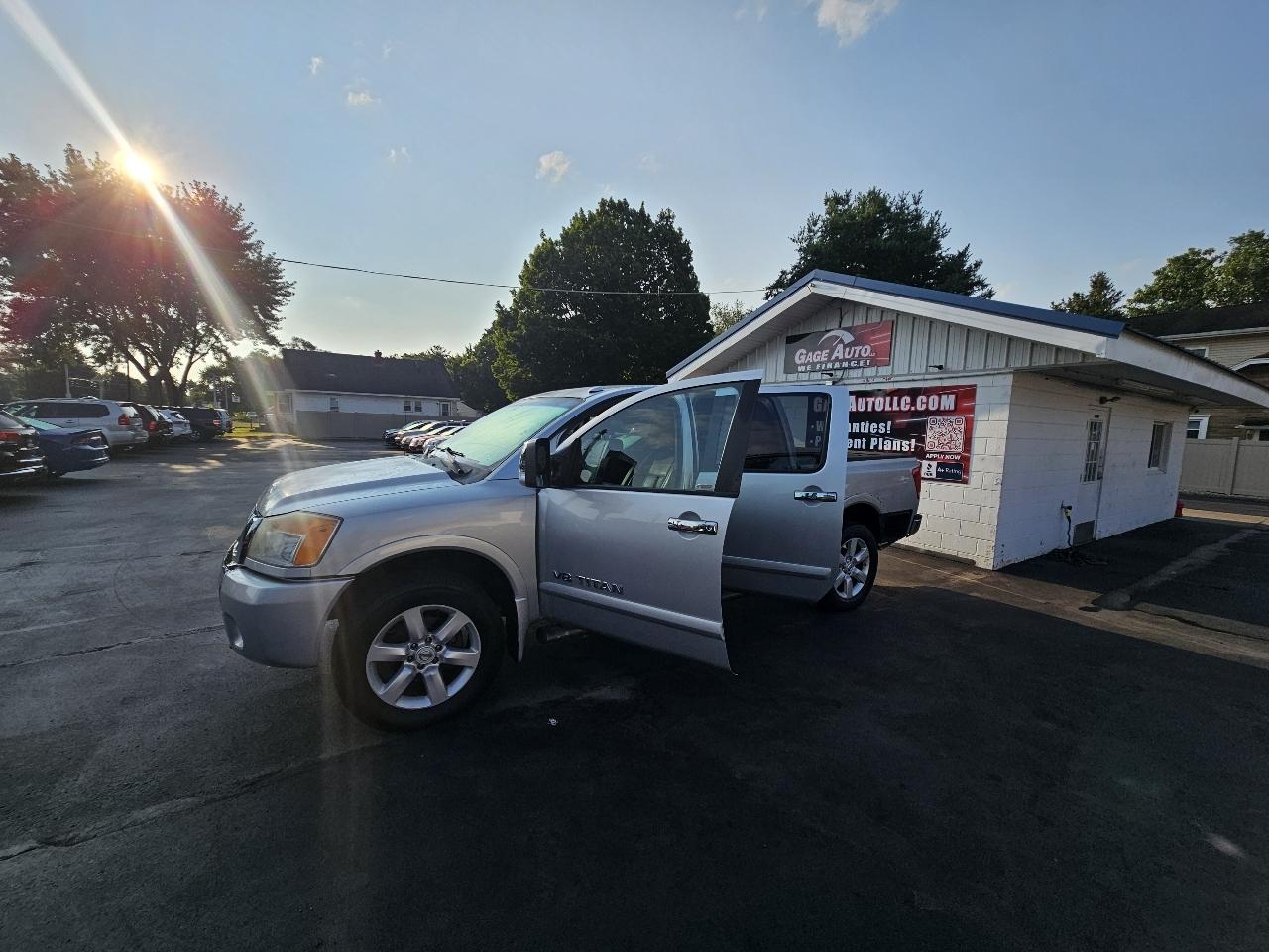 Nissan Titan XE Crew Cab 4WD SWB 2009