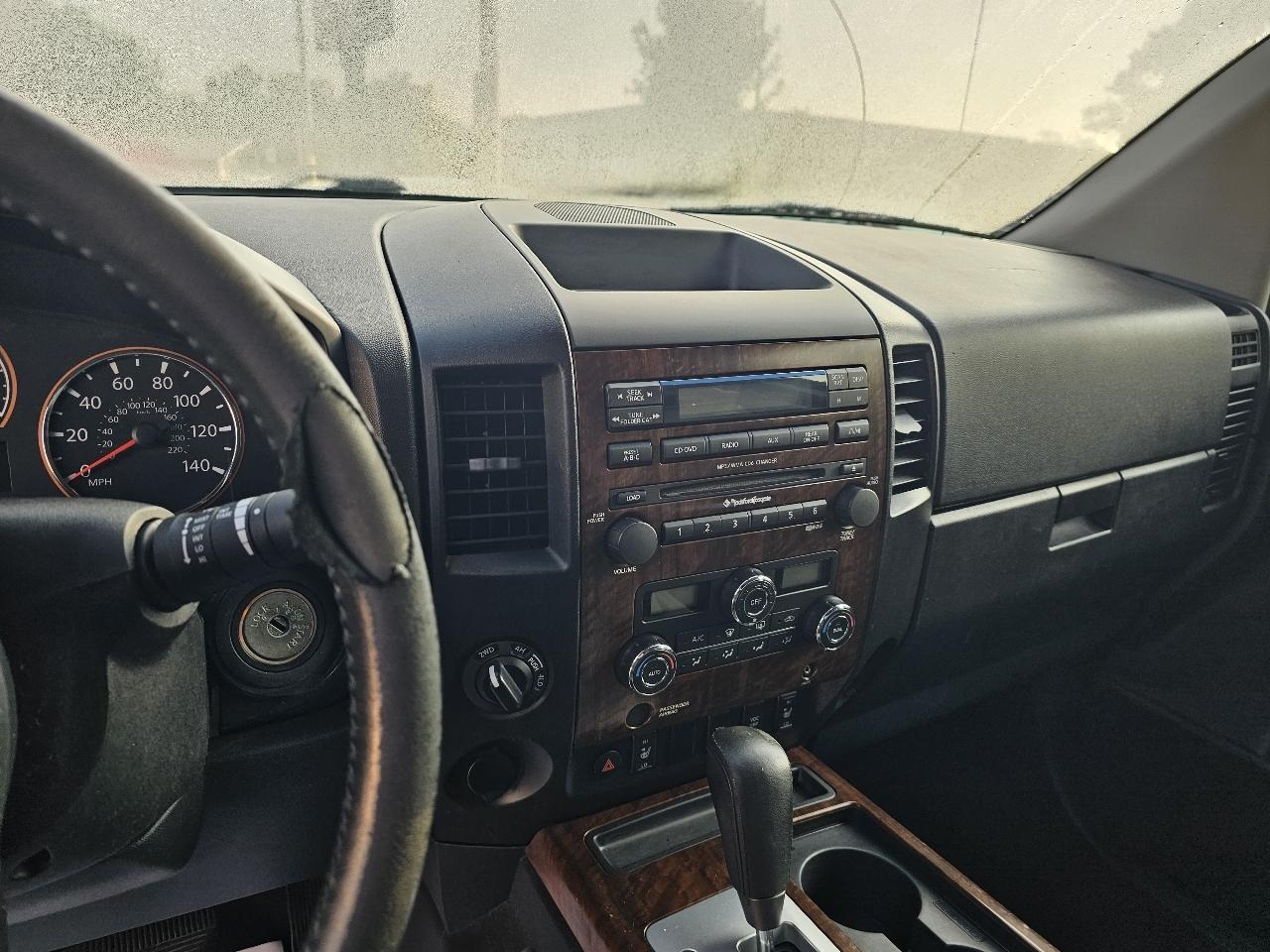 Nissan Titan XE Crew Cab 4WD SWB 2009