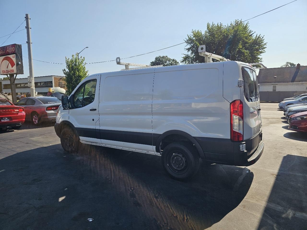 Ford Transit 250 Van Low Roof 60/40 Pass.130-in. WB 2018