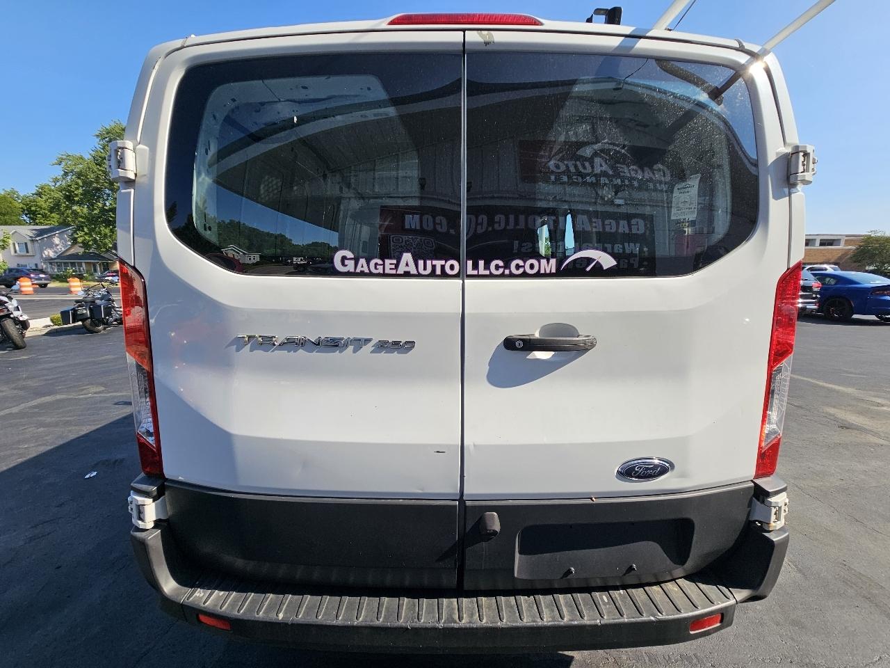 Ford Transit 250 Van Low Roof 60/40 Pass.130-in. WB 2018