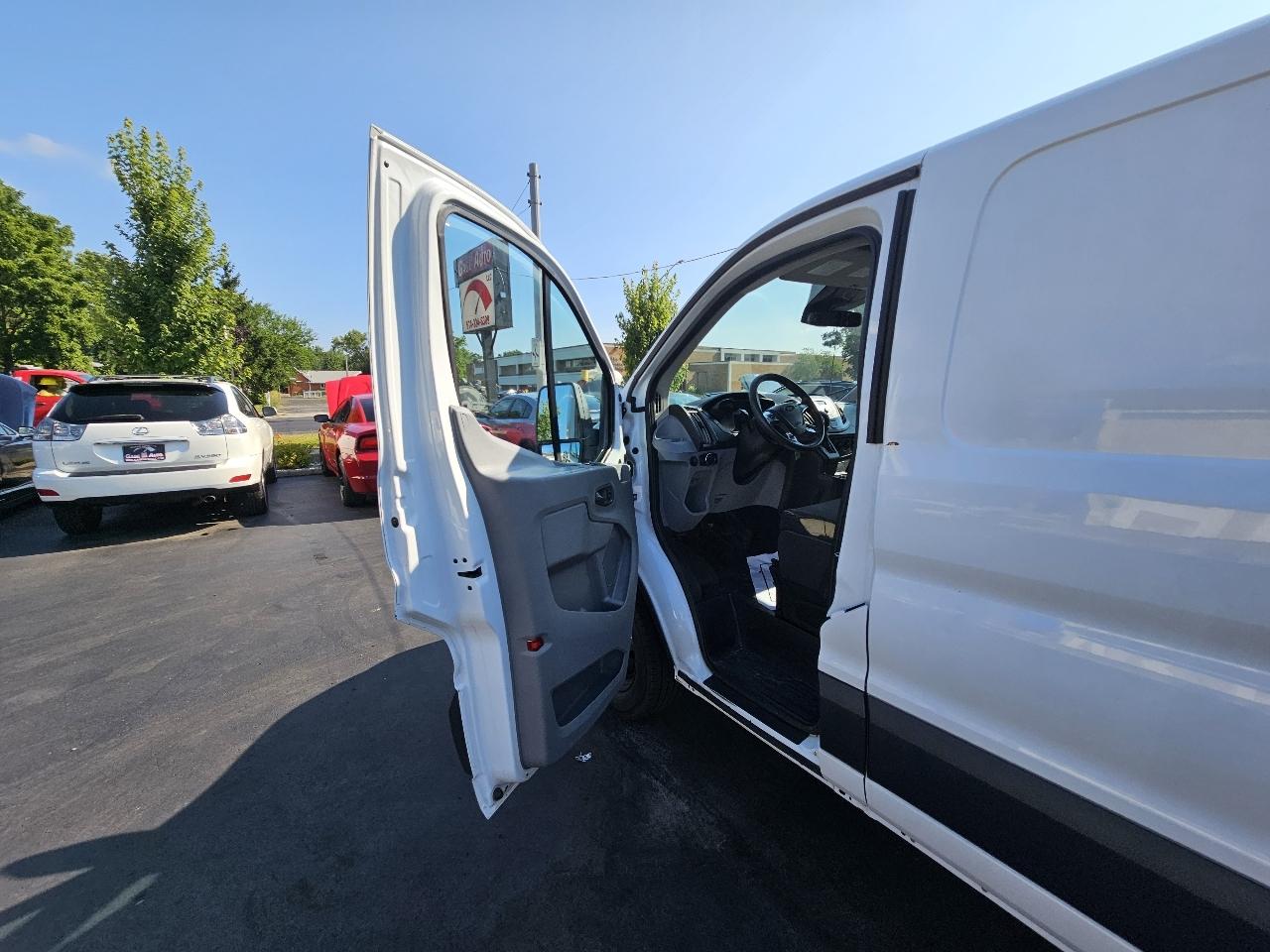 Ford Transit 250 Van Low Roof 60/40 Pass.130-in. WB 2018