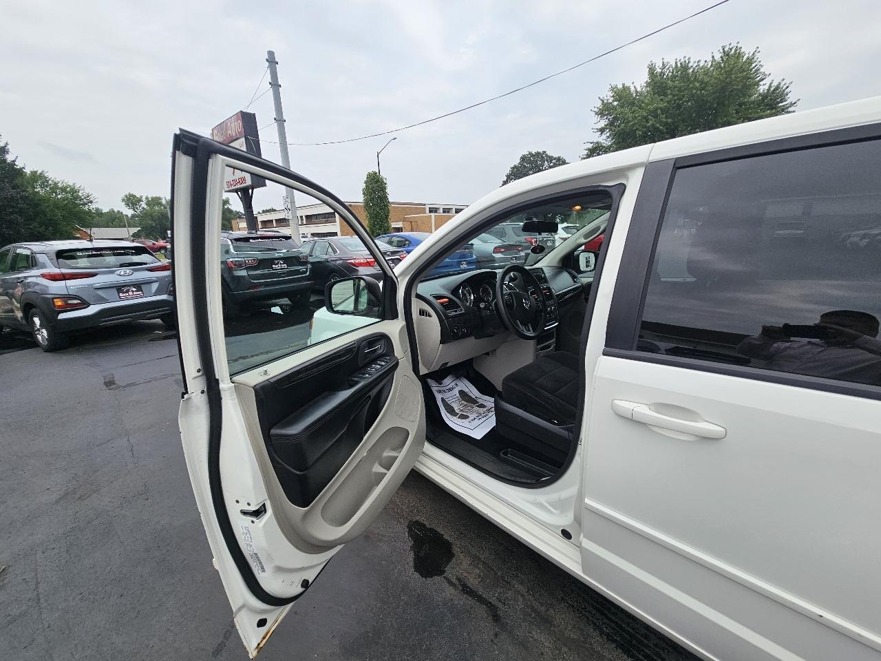 Dodge Grand Caravan SE 2012