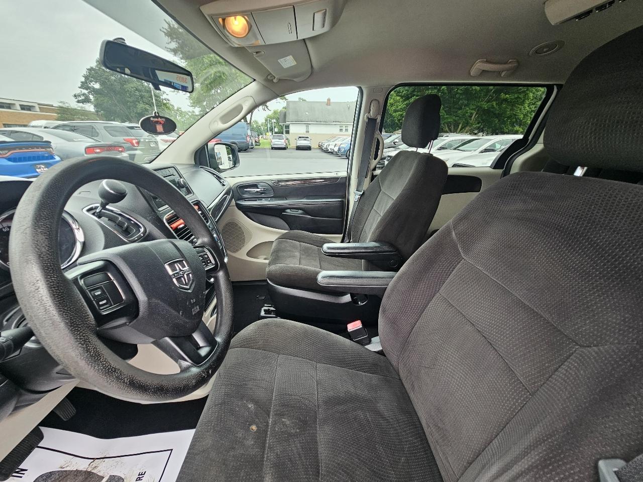 Dodge Grand Caravan SE 2012