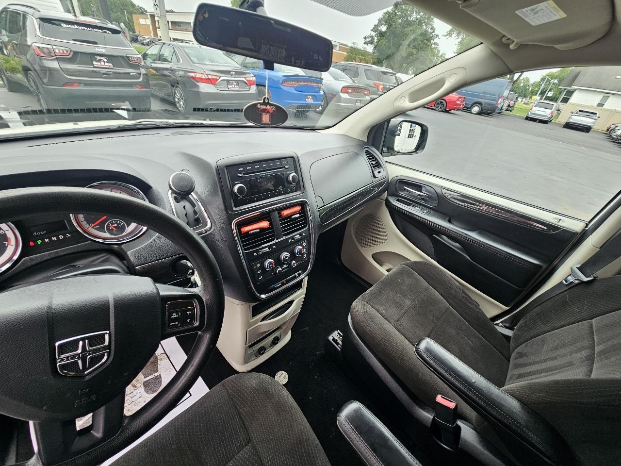 Dodge Grand Caravan SE 2012