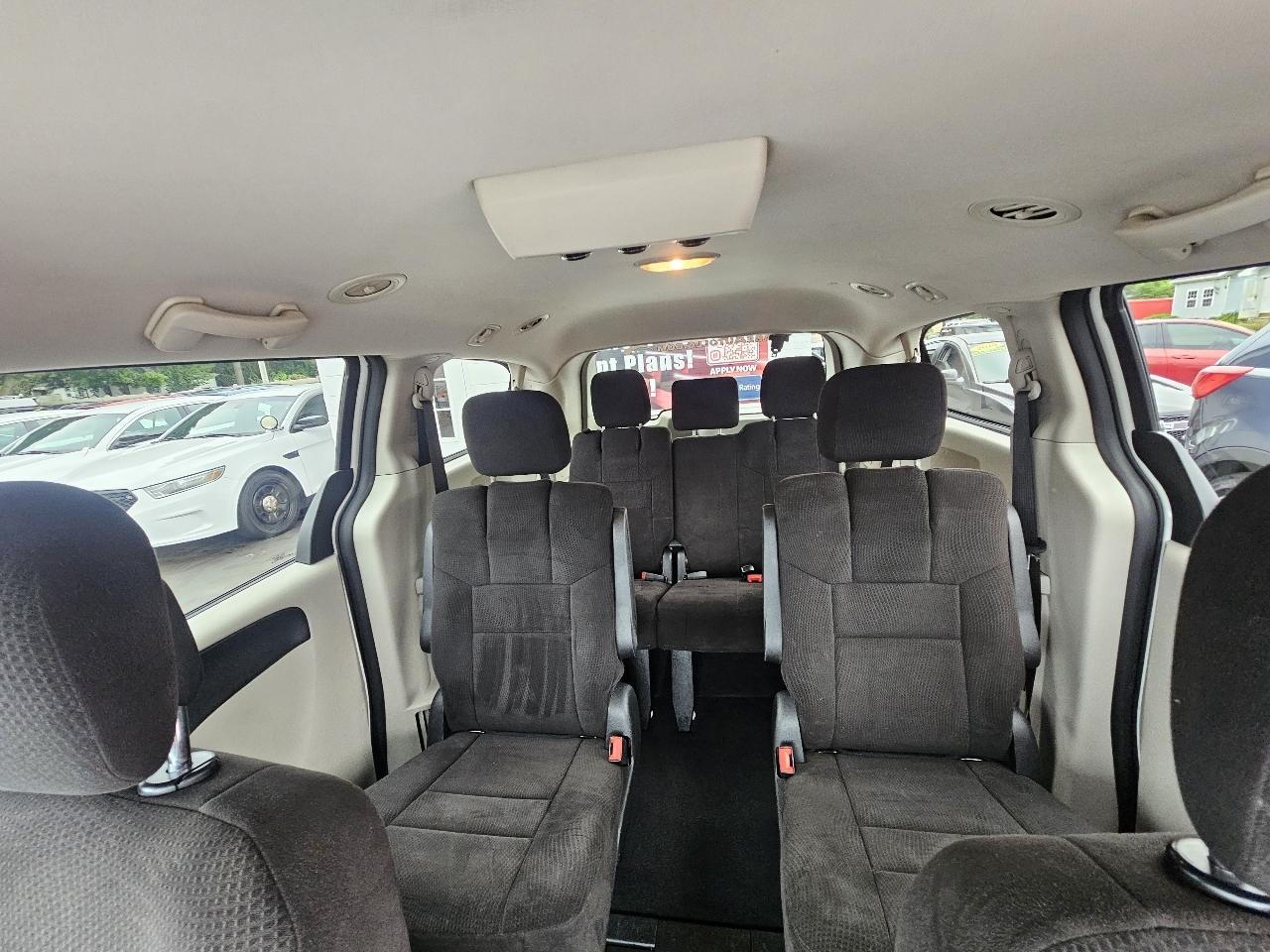 Dodge Grand Caravan SE 2012