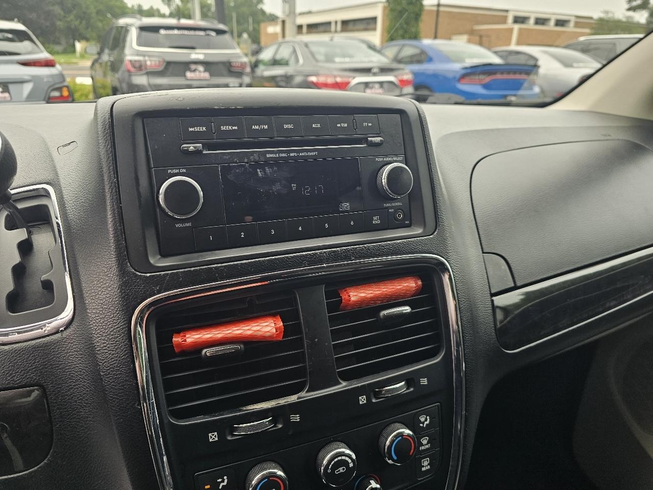 Dodge Grand Caravan SE 2012
