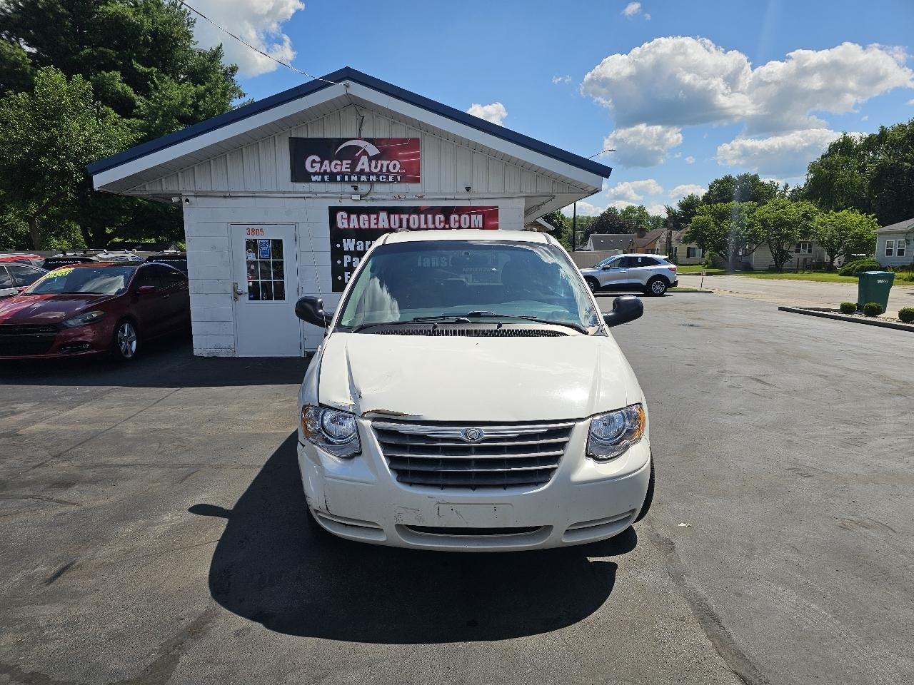 Chrysler Town & Country LX 2007