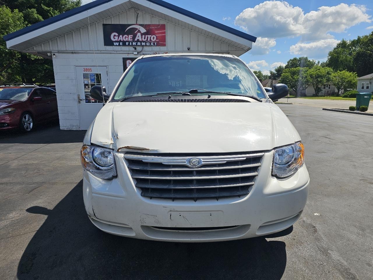 Chrysler Town & Country LX 2007