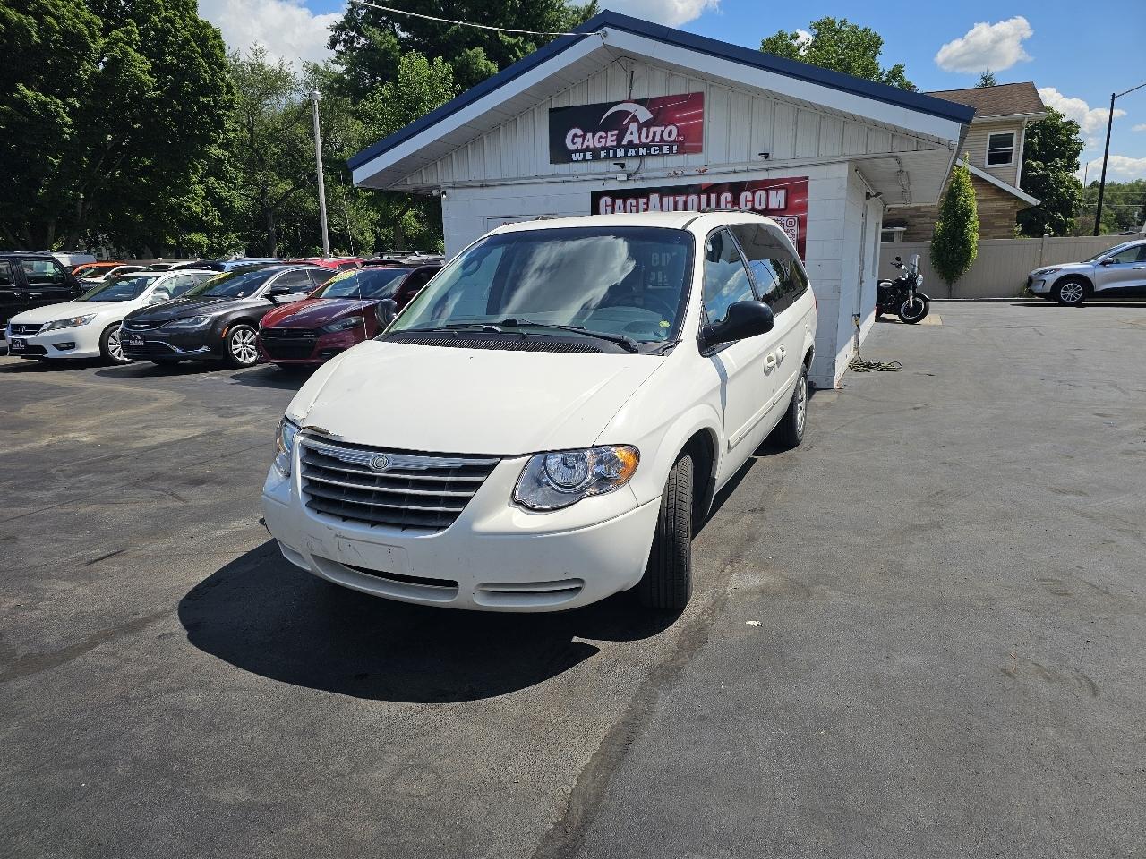 Chrysler Town & Country LX 2007