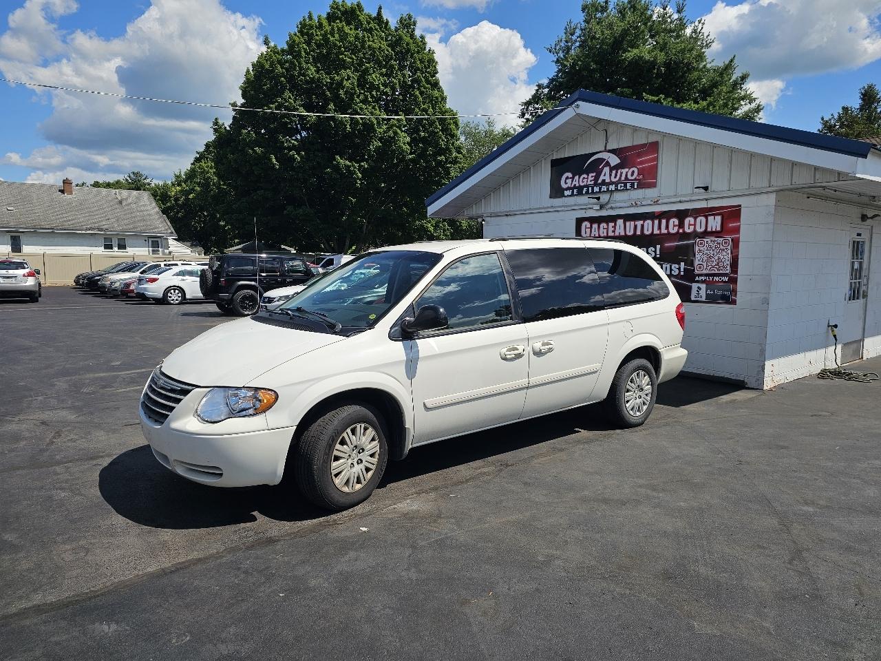 Chrysler Town & Country LX 2007