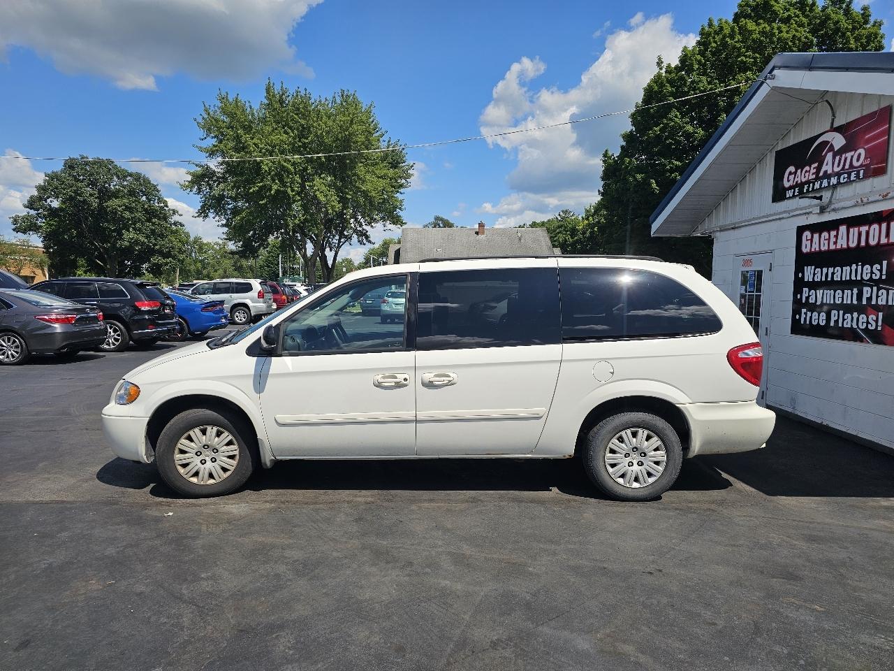Chrysler Town & Country LX 2007