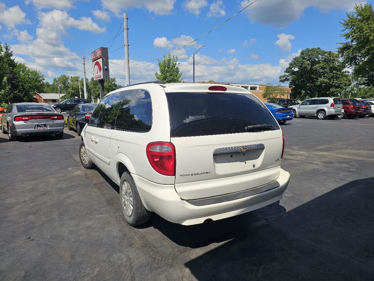 Chrysler Town & Country LX 2007
