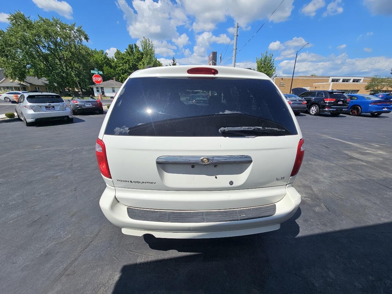 Chrysler Town & Country LX 2007