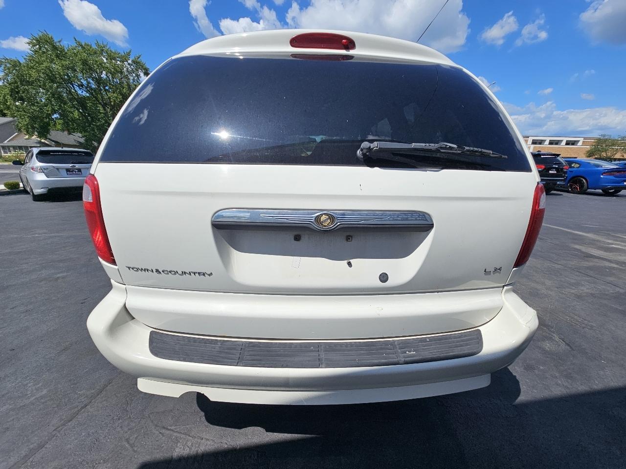 Chrysler Town & Country LX 2007