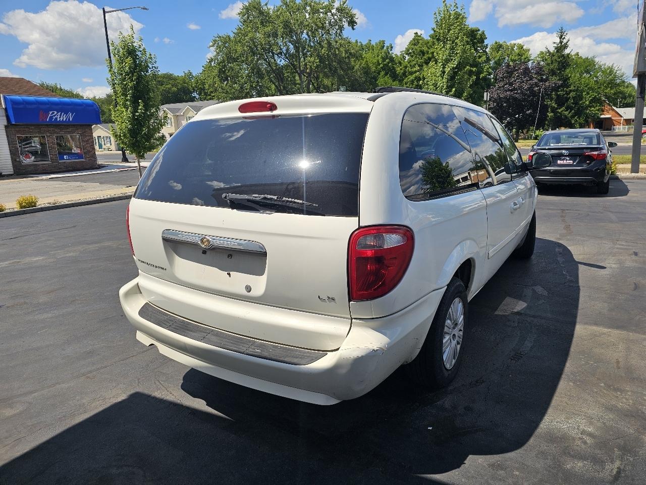 Chrysler Town & Country LX 2007