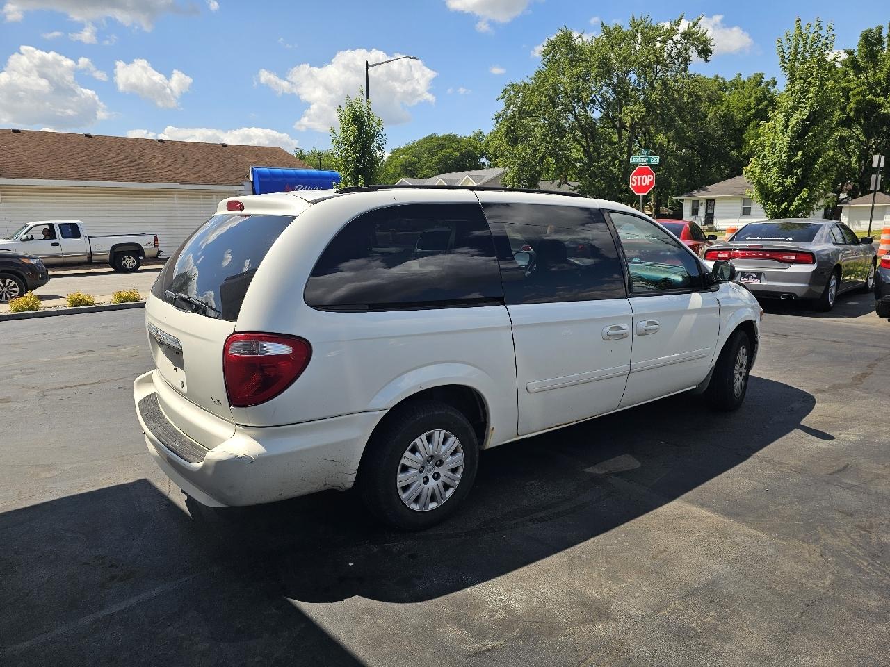 Chrysler Town & Country LX 2007