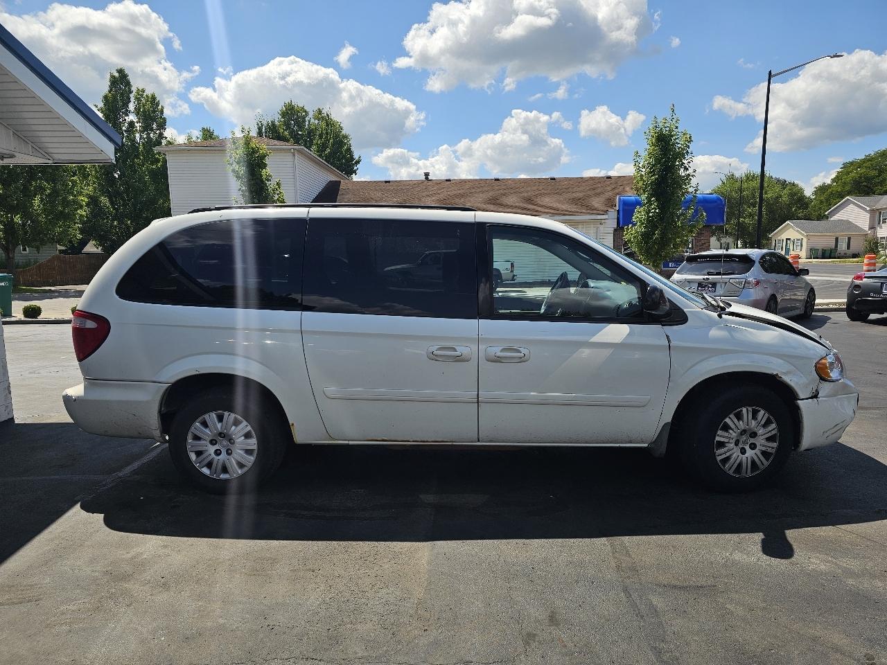 Chrysler Town & Country LX 2007