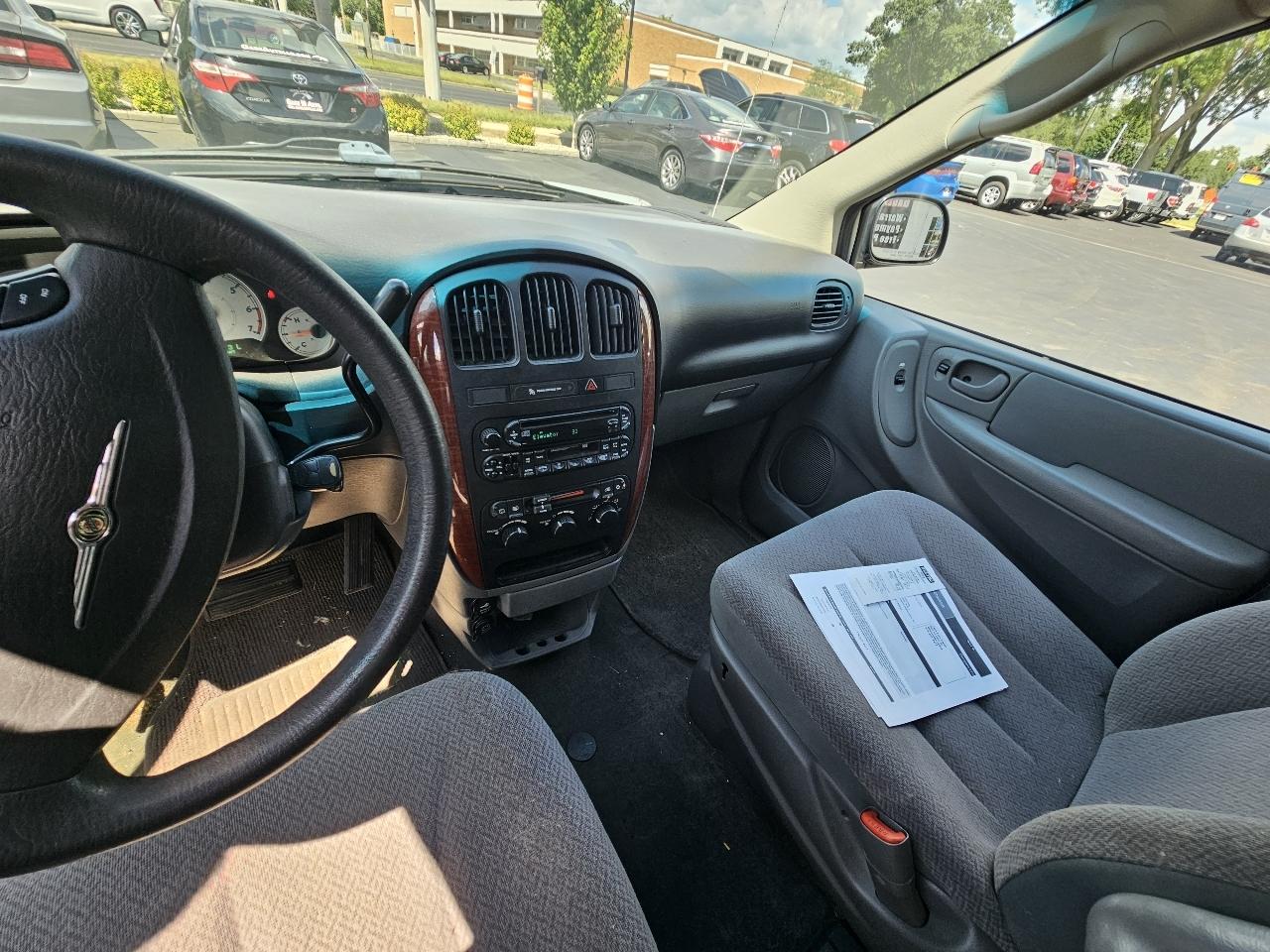 Chrysler Town & Country LX 2007