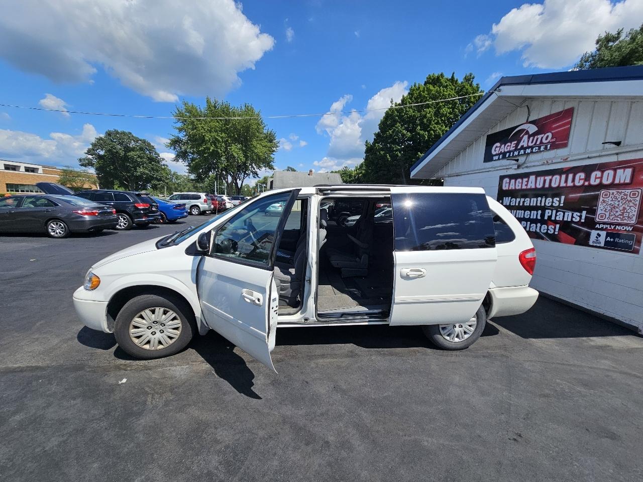 Chrysler Town & Country LX 2007